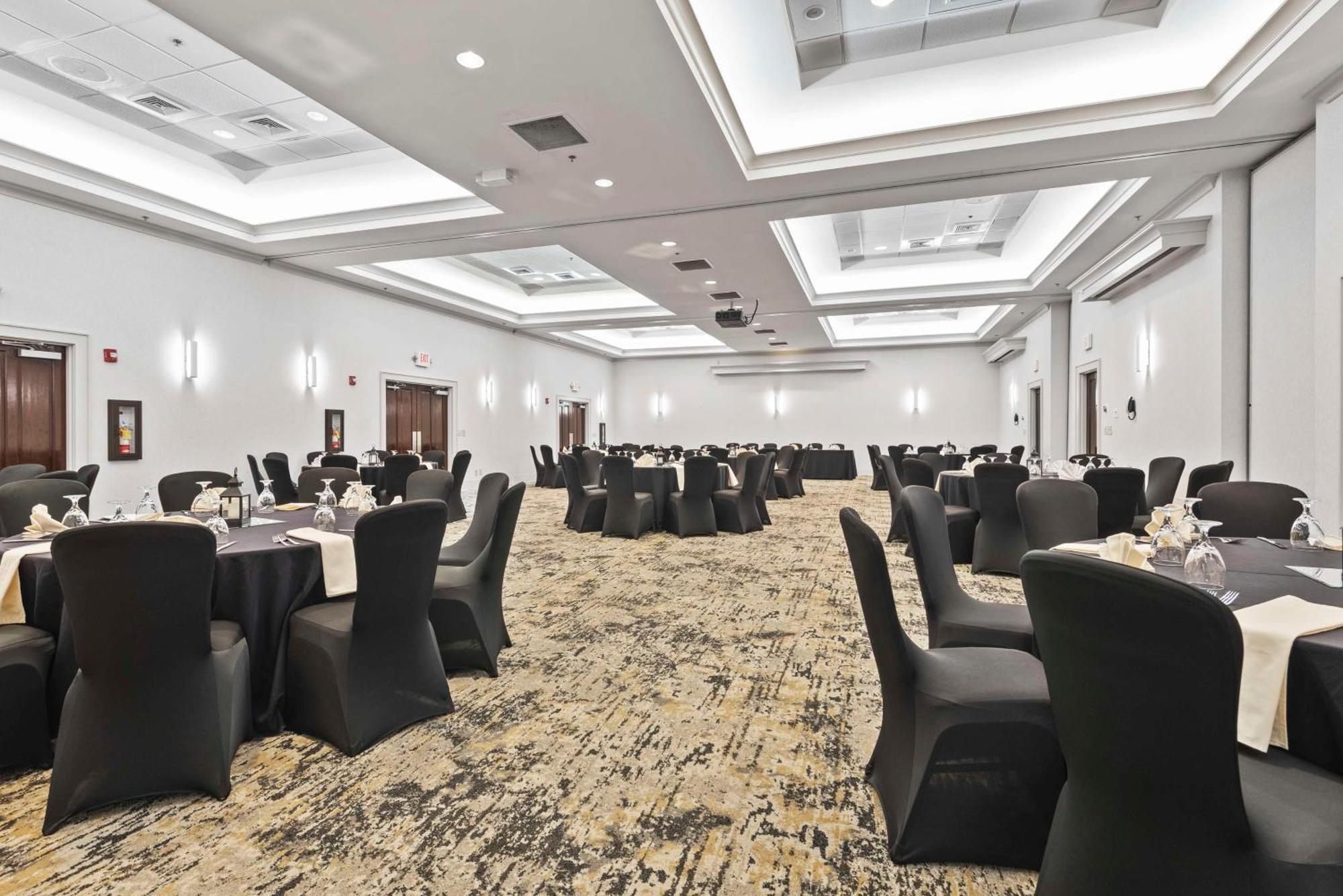 Doubletree By Hilton Columbus Exterior foto